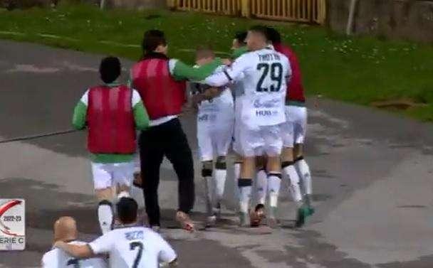 VIDEO - Giugliano-Avellino 2-4: rivivi gli highlights della vittoria dei lupi