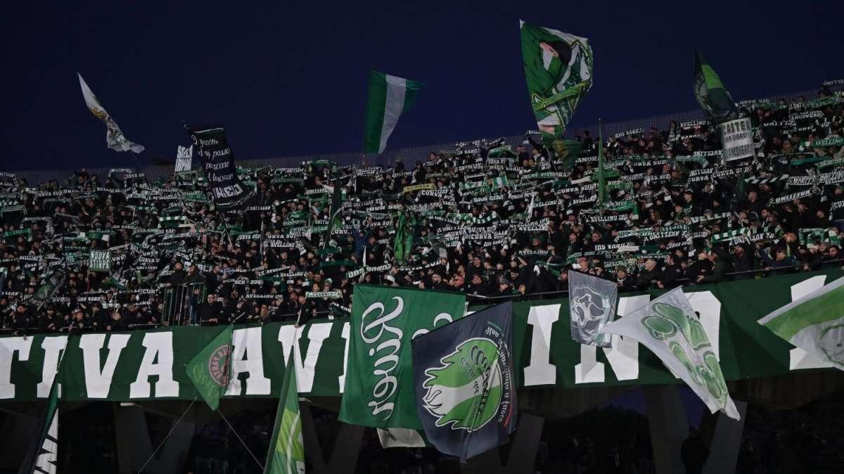 Curva Sud: "Biancolino chieda scusa, se non regge il peso della piazza può andare via..."