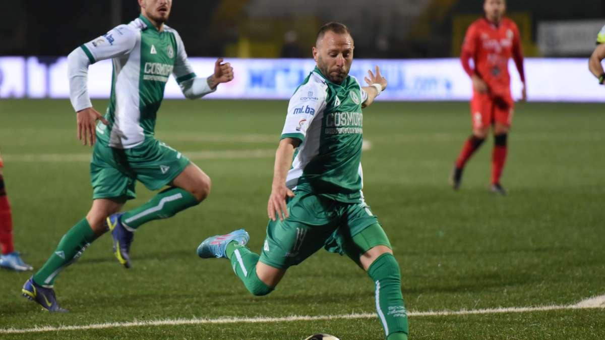 La Gelbison fa un figurone al Partenio-Lombardi (0-0): fischi su un bruttissimo Avellino