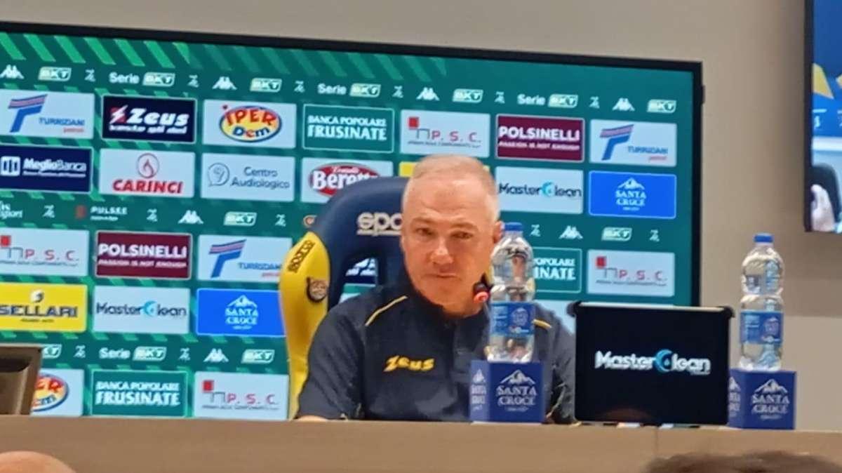 Frosinone, Alvini in conferenza: "Elogio la squadra per la prova, bravi a non concedere nulla anche in 10. Percorso lungo ma la partenza è ottimale”