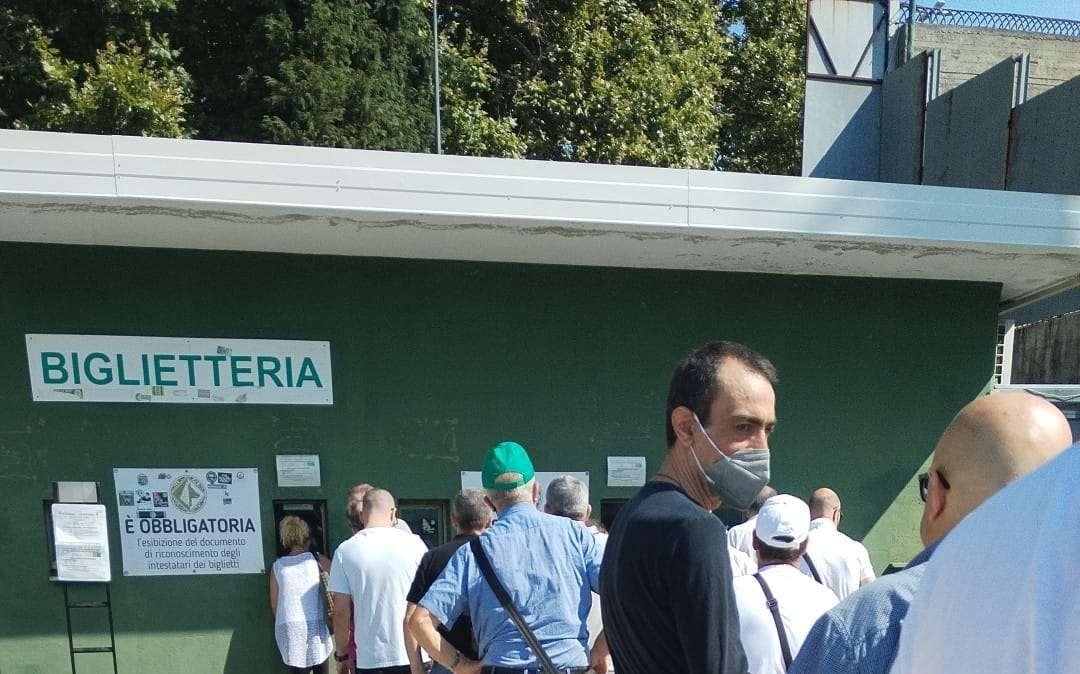 Avellino, file ai botteghini del Partenio: è ressa per il ritiro degli abbonamenti e per l'amichevole di stasera