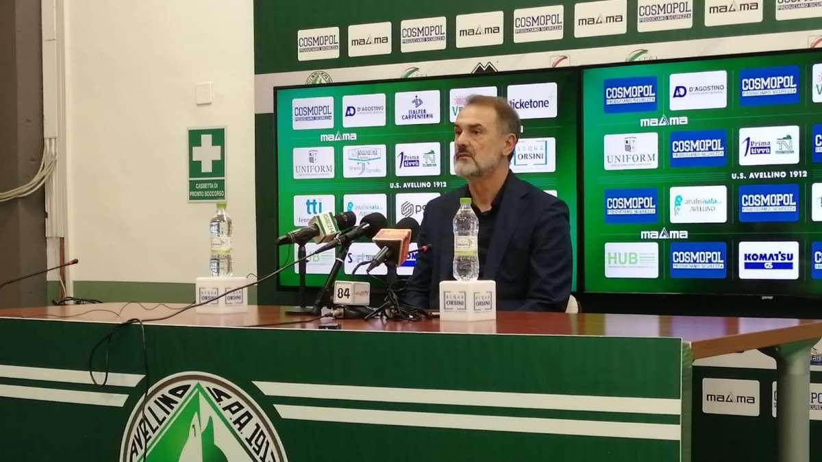 Vivarini: "Diamo merito all'Avellino, pareggio giusto. Nel primo tempo potevamo chiuderla, ma l'Avellino non ha mollato un pallone". Su Rastelli...