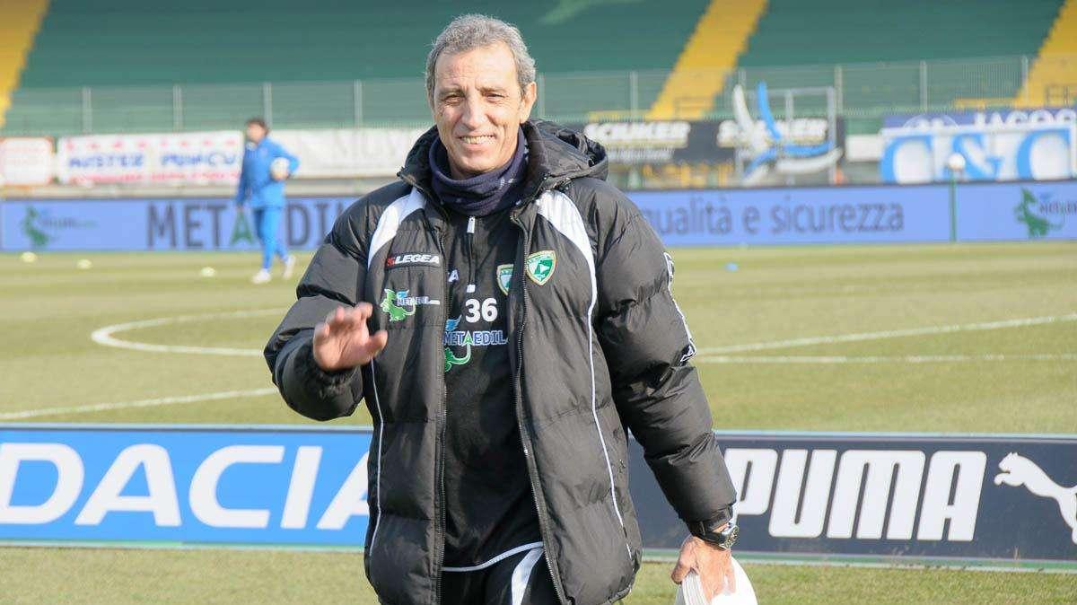 Paolo Pagliuca domani in panchina al fianco dell'Avellino