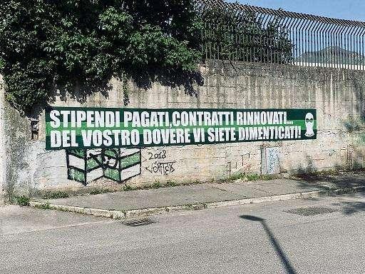 Curva Sud, "schiaffo" ai calciatori: "Stipendi pagati, contratti rinnovati. Del vostro dovere vi siete dimenticati"