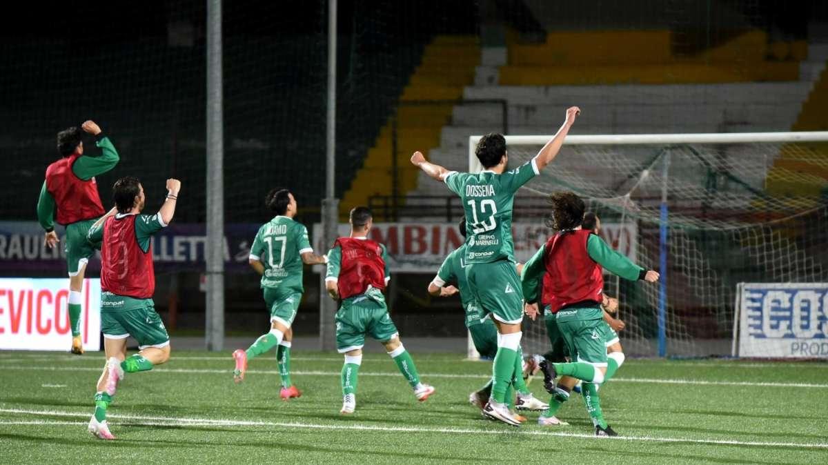 Il Gazzettino contesta: "Arbitraggio insufficiente, c'erano un rigore per il Padova e l'espulsione a Dossena"