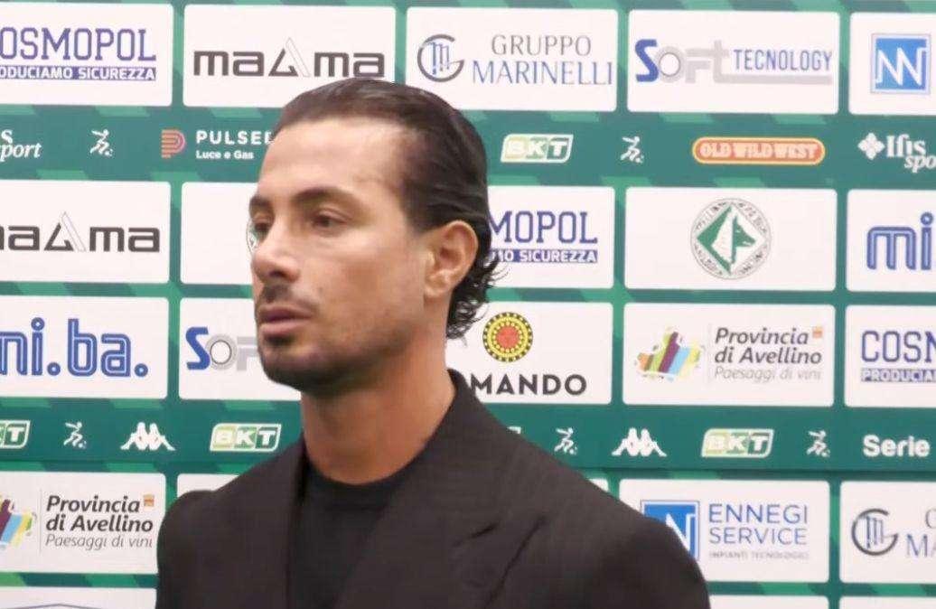 Izzo preso di mira: "Ci vediamo a Monza". Lui risponde: "Sì, l'anno prossimo"