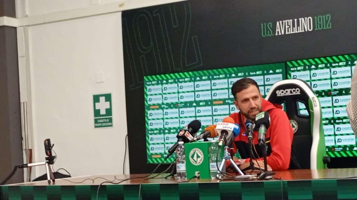 Iemmello: "Pareggio amaro, dobbiamo crescere. L'Avellino avrebbe meritato di vincere? Ero triste, con questa domanda mi fate sorridere"