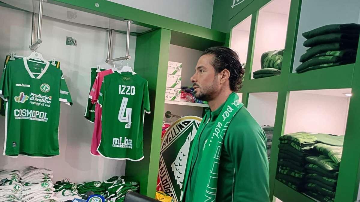 VIDEO - Avellino, si presenta Izzo: "La mia è stata una scelta di cuore. Infortunio? Stop di almeno 30-40 giorni. Sono tornato per coronare un sogno"