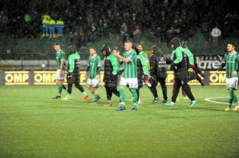 L'Avellino non si presenta al Partenio, il Perugia banchetta sui lupi ridotti in nove (0-5)