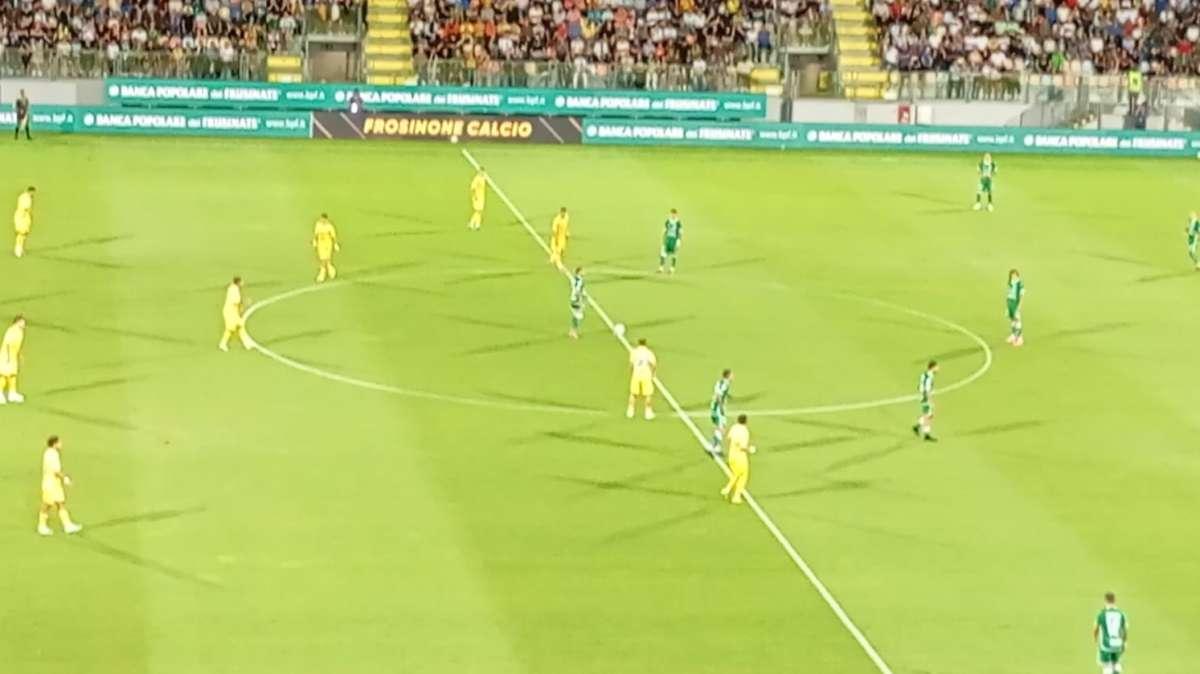 FISCHIO FINALE - Frosinone superiore, esordio da dimenticare per l'Avellino