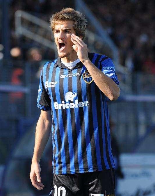 Sbaffo seguito da diverse squadre di B