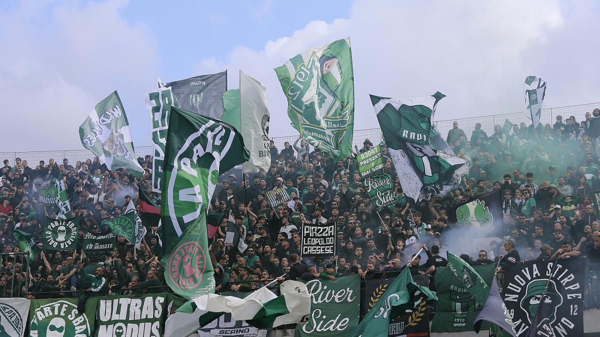 Avellino, a Chiavari l'onda biancoverde: quanti tifosi nel settore ospiti