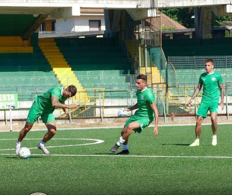 Avellino, allenamento sotto il sole. Domani nuova seduta e (forse) gli esiti dei tamponi