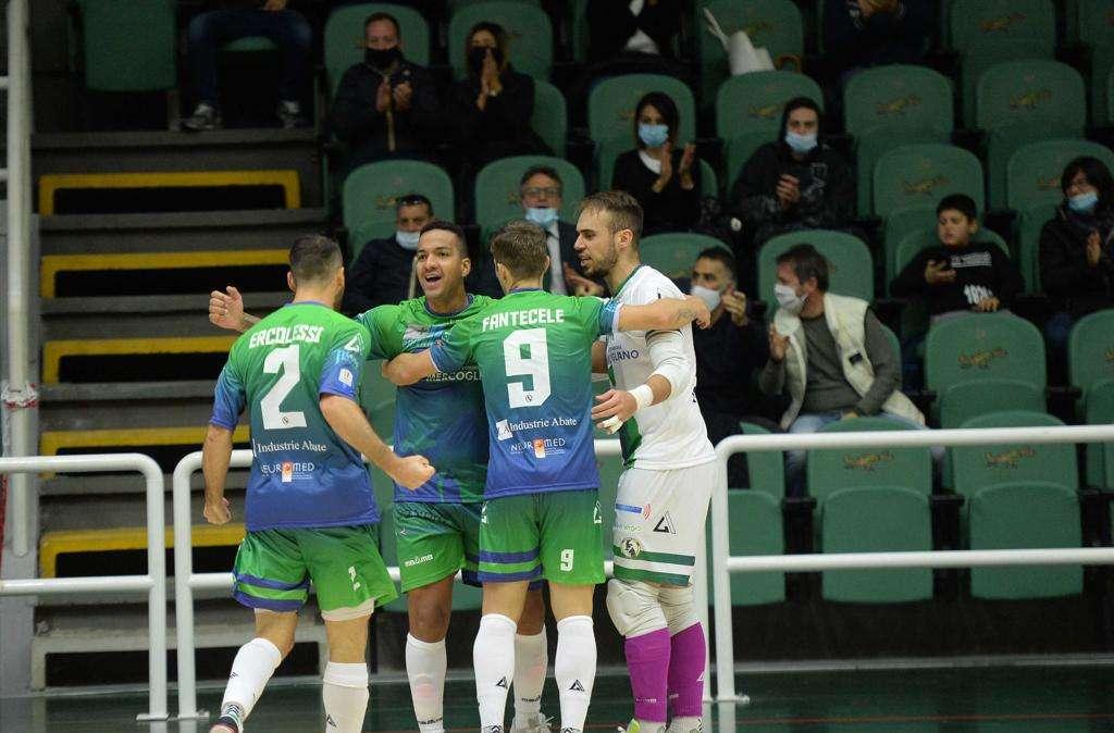 Sandro Abate, buona la prima al DelMauro. Mantova battuta 6-4
