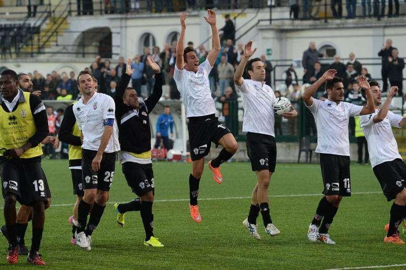 Serie B, colpaccio Ascoli. La Cremonese doma il Venezia, Novara indenne a Perugia. Ternana e Pro Vercelli in C
