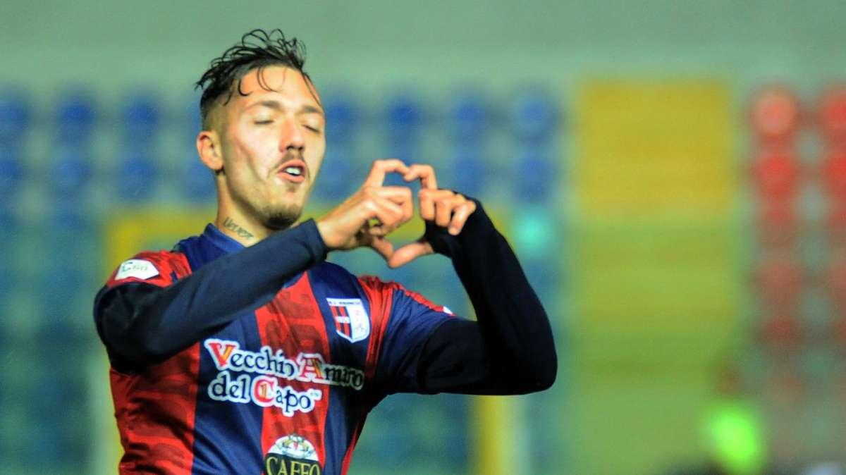 Emmausso: "Non mi aspettavo questo Giugliano, ma l'Avellino risalirà la classifica"