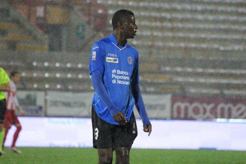 Novara, Beye operato al ginocchio. Tornerà tra sei mesi
