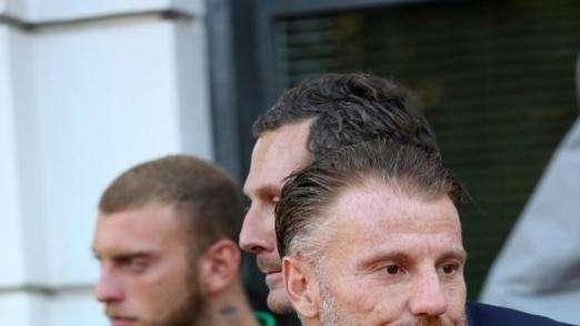 Squadra e allenatore "sospesi" in attesa della sentenza: domani il ritorno al lavoro