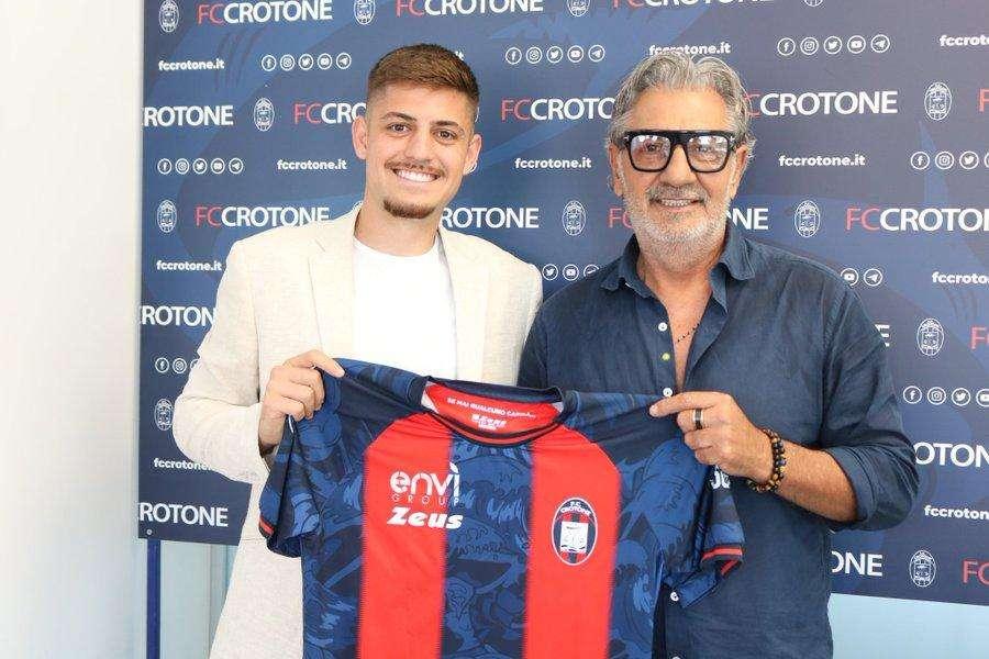Colpo Crotone, arriva Felippe dal Giugliano. Il Catania si rinforza con Rocca