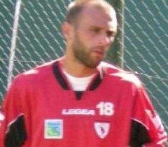 Un ex biancoverde aggredisce controllore, messo fuori rosa