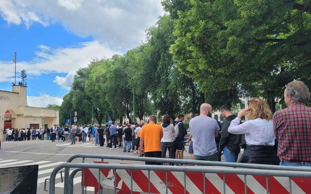 Febbre playoff: lunghe code al Menti, si prevede il sold out
