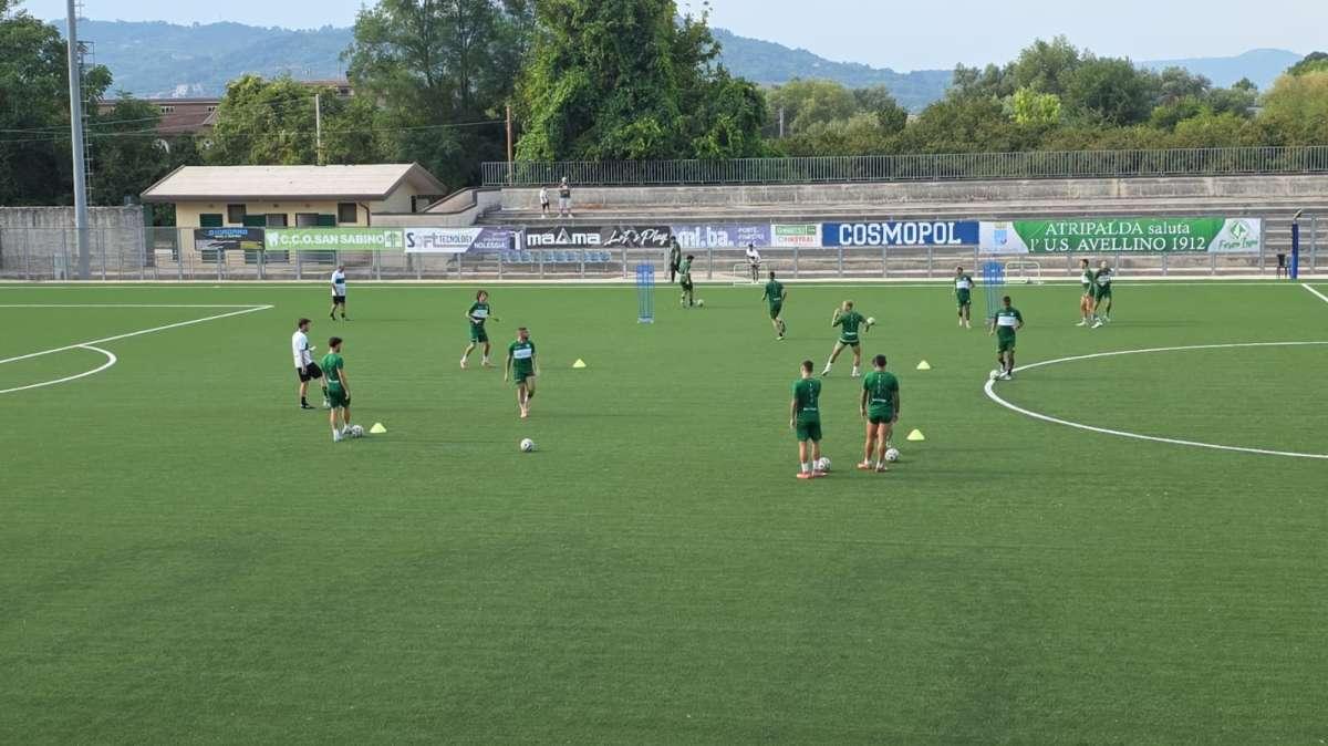 Avellino, preparazione anti-Monza a porte chiuse. Stasera squadra a Morra de Sanctis
