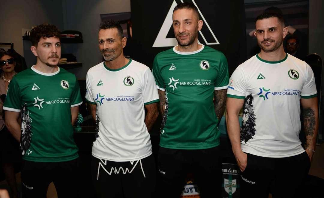 Sandro Abate, presentata la maglia dei playoff nel segno dell'appartenenza