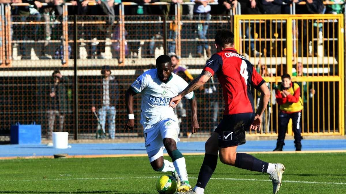 Avellino-Latina 0-0, fine primo tempo: tanto fumo e niente arrosto