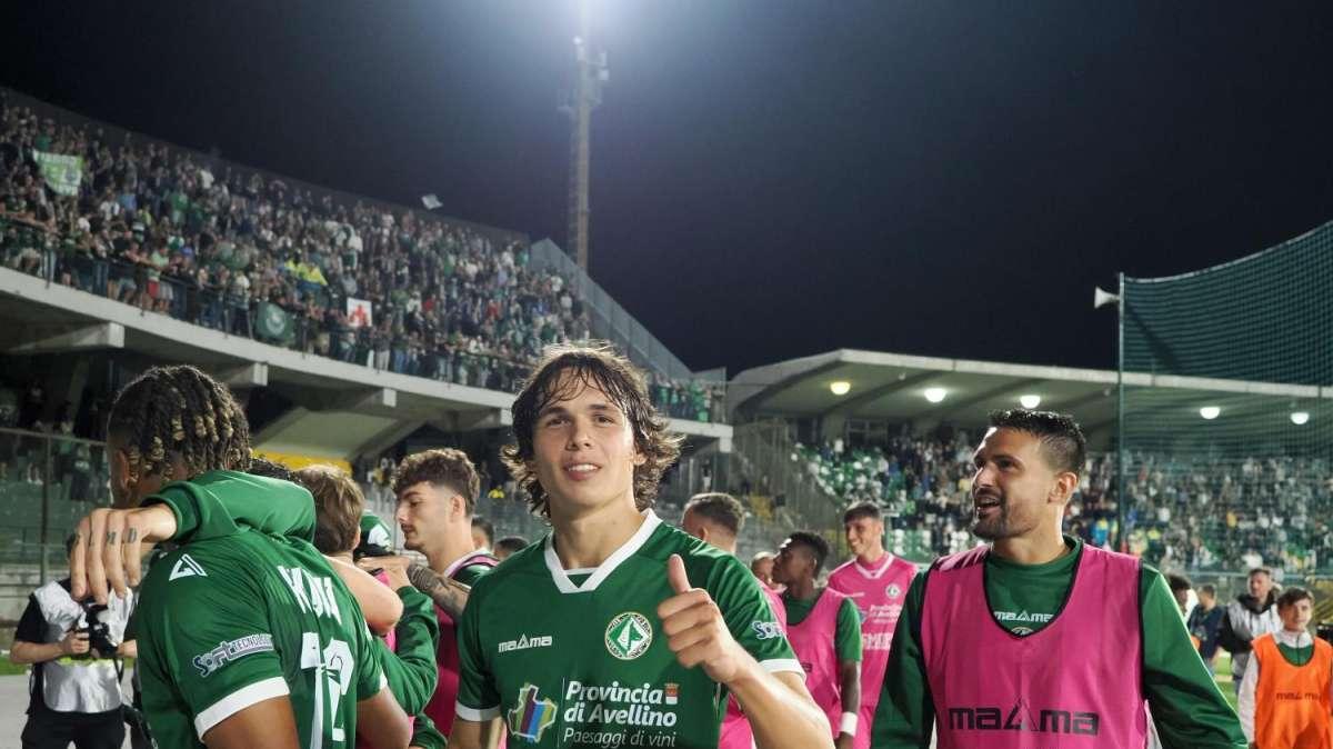 Avellino-Palermo 2-2, le pagelle: Simic non fa toccar palla a Pohjanpalo, Palumbo da figurine Panini, Tutino in versione Babbo Natale