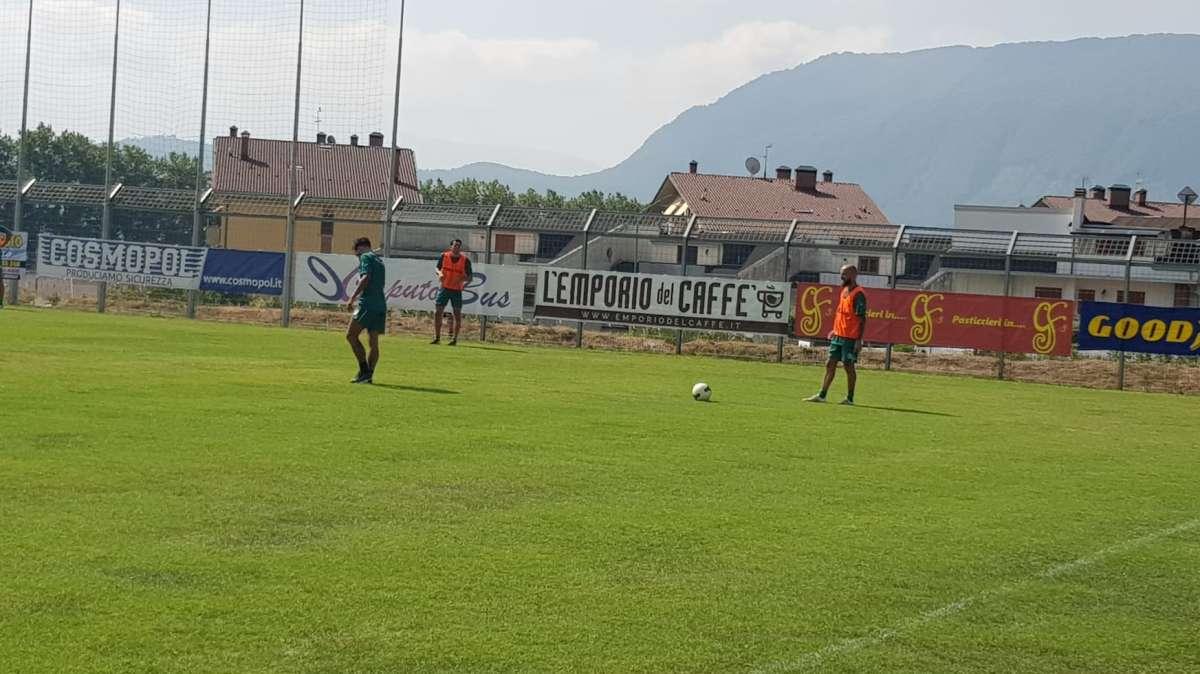 Ritiro a Mercogliano, day 9: costruzione dal basso ed esercizi fisici, tre calciatori a parte