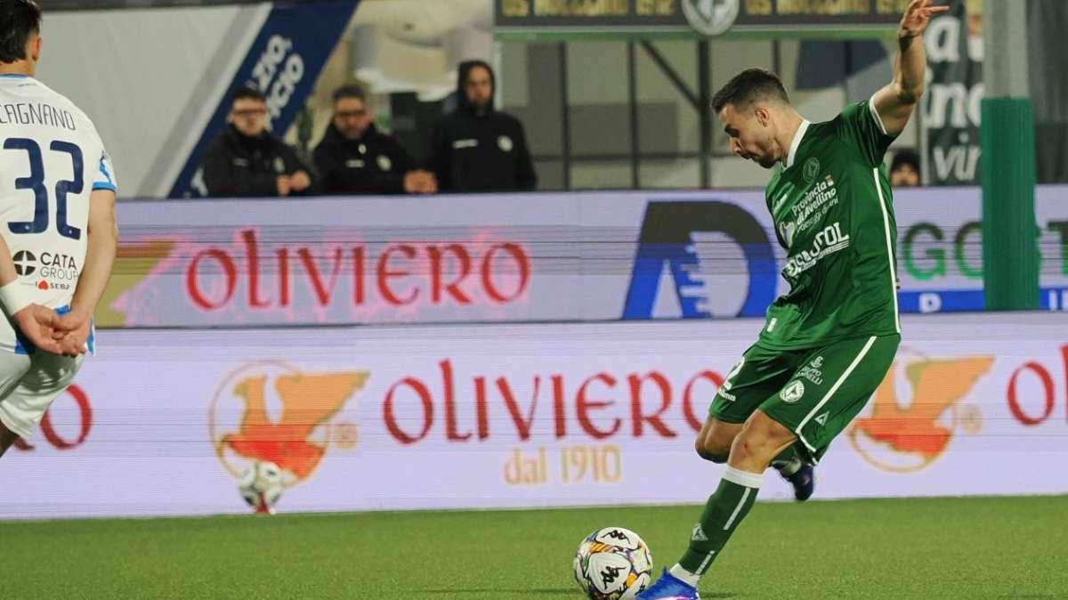 Contatti costanti Avellino-Catania: sul piatto due calciatori in uscita
