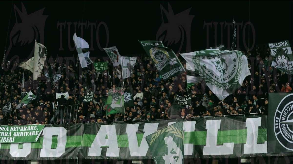 L'appello della Sud: "Tutti a Campo Genova ad aspettare il pullman dell'Avellino. Azzanniamo il Palermo"