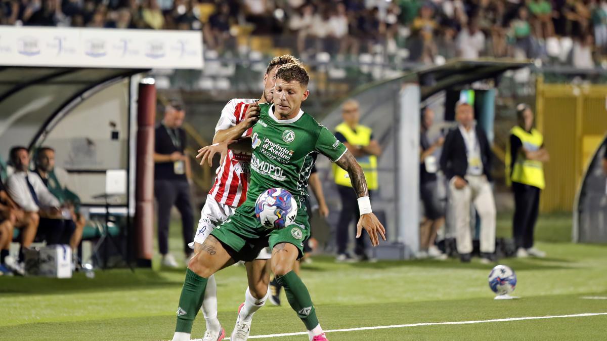 Modena-Avellino 0-1, fine primo tempo: lupi cinici e fortunati