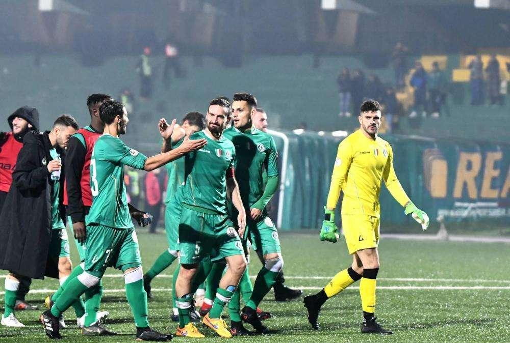 Avellino-Monopoli si gioca, ma a Fifa: Evangelista sfida Maestrelli