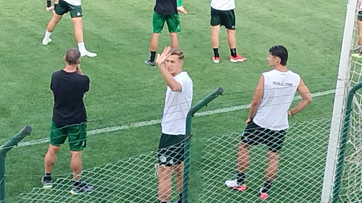 Fila accolto dagli applausi. Risate per la richiesta di Nesta a Russo