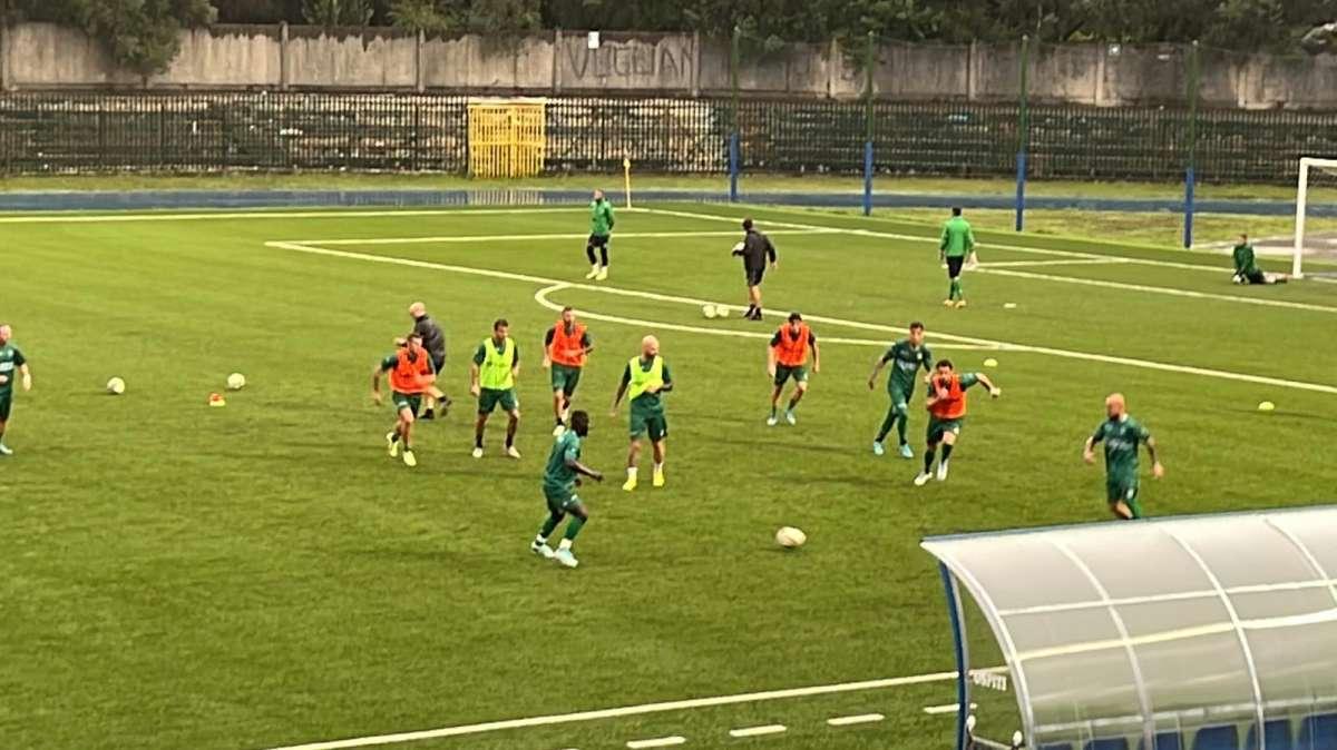 Avellino, poker al Solofra senza strafare: da domenica si fa sul serio e la Curva Sud è già pronta