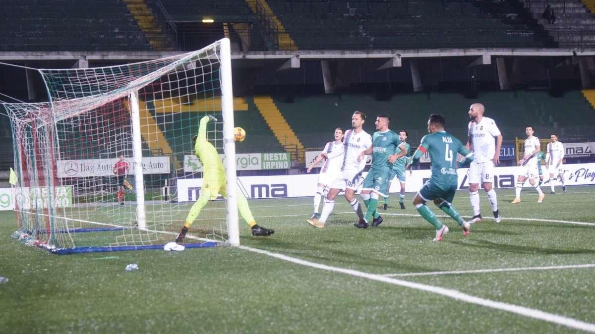 CdS: "Monopoli ombra di se stesso, l'Avellino vince senza faticare". Dossena e Bernardotto i migliori