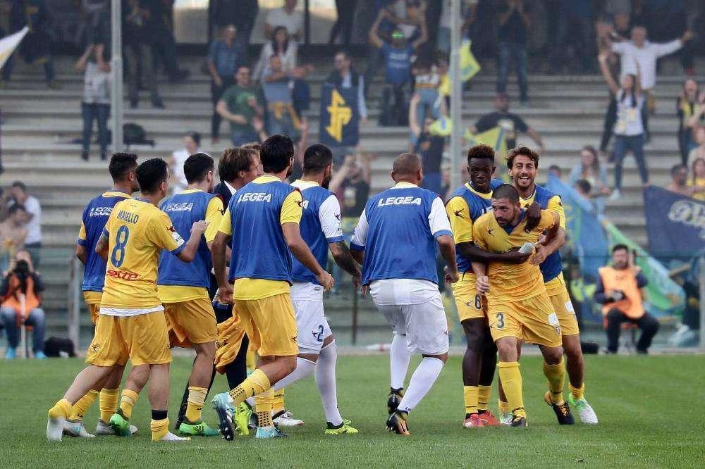 Tredicesima giornata: bene Frosinone e Venezia, pari Salernitana-Bari