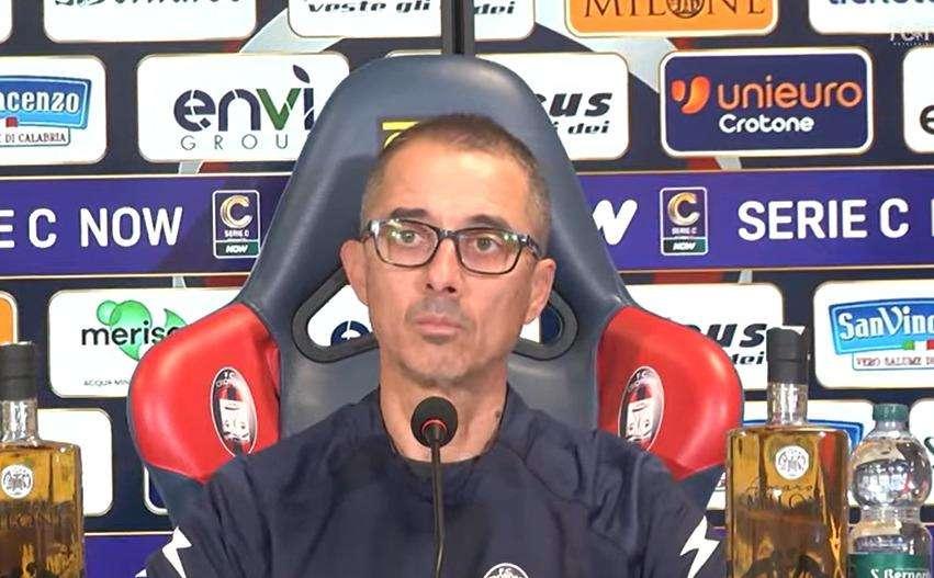 Crotone, Longo: "Siamo cambiati rispetto all'andata, stiamo lavorando per approcci solidi. Vincerà la squadra che..."