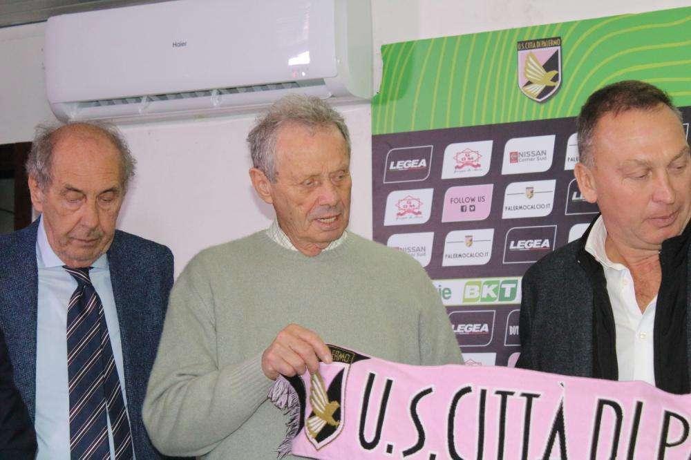 Serie B, Palermo deferito per false comunicazioni alla Covisoc: futuro nero