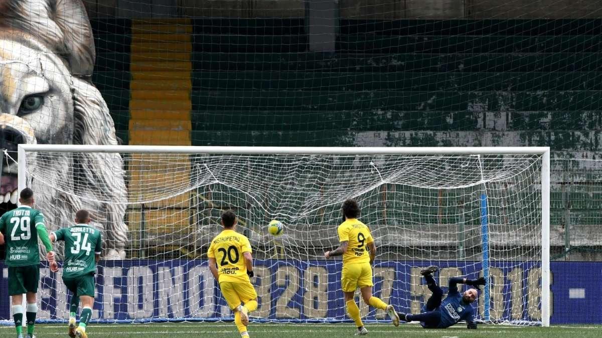 Avellino 16 volte sotto di un gol: solo 3 pareggi, nessuna vittoria. Ci vorrebbe uno psicologo...