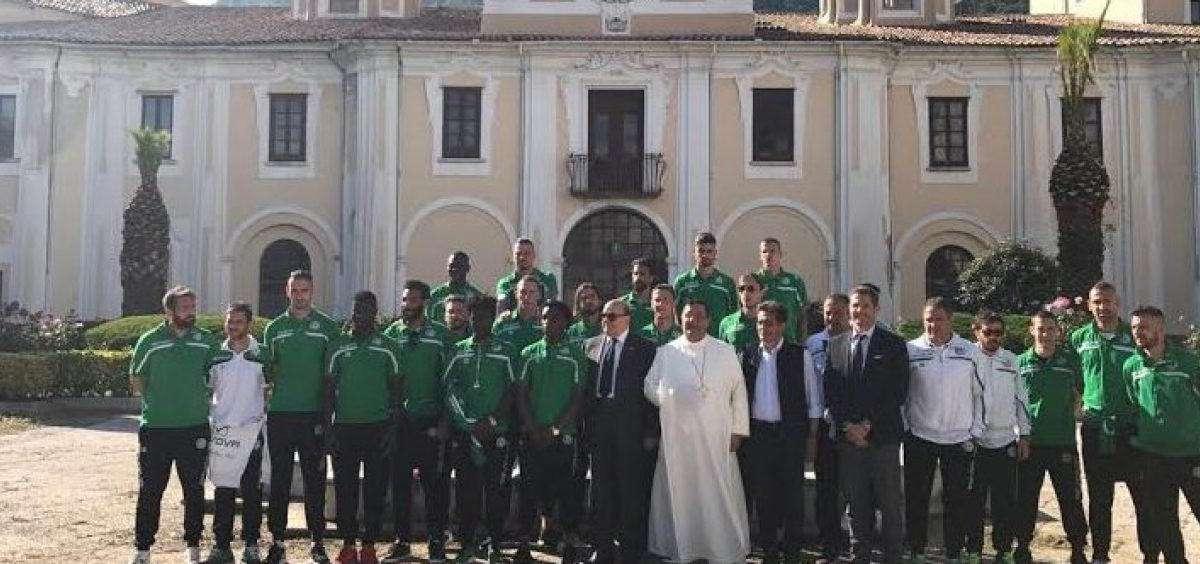 L'Avellino in visita dall'Abate di Montevergine: benedezione per la salvezza