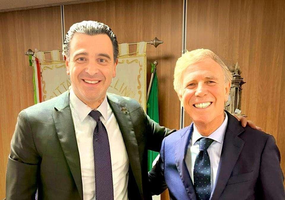 Il sindaco Gianluca Festa conferisce la cittadinanza onoraria a Enrico Preziosi