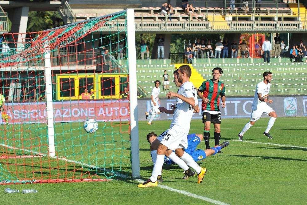Giudice Sportivo, tre giornate per Domizzi e Kupisz. Ammenda per l'Avellino