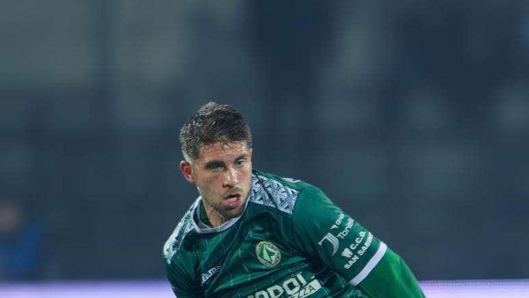FISCHIO FINALE - Basta il gol di De Cristofaro: l'Avellino non la chiude, soffre, ma vince