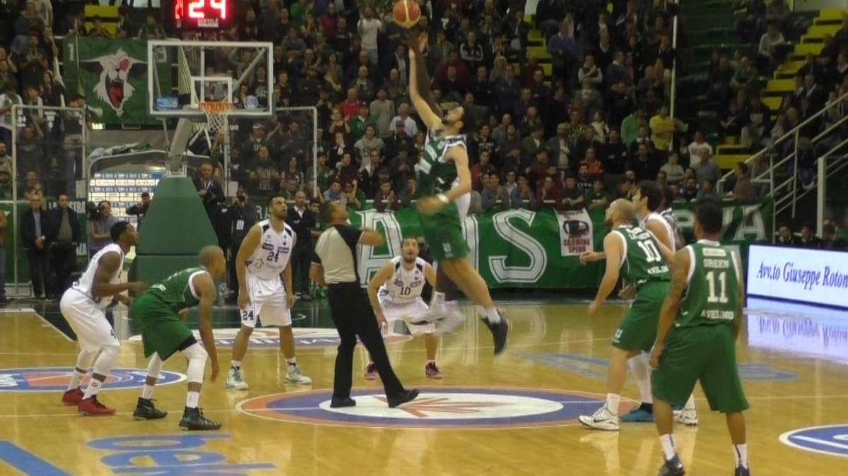 Basket - Colpaccio a Trento per la capolista 83-94, i lupi sono campioni d’inverno