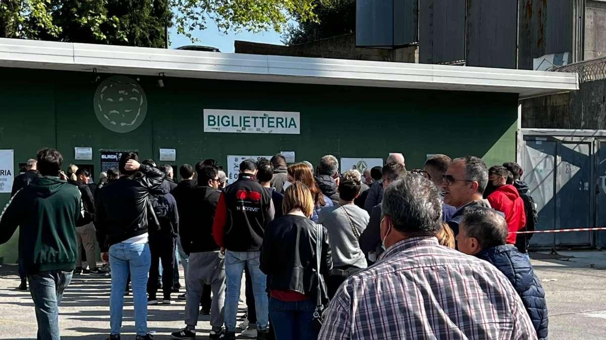 Avellino-Foggia, ancora fila ai botteghini: obiettivo 5.000 entro sera