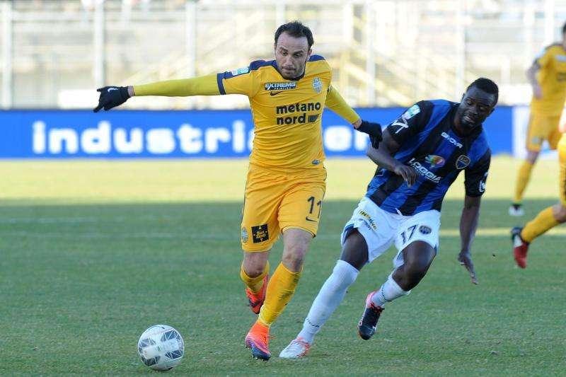 Serie B, il Verona archivia la pratica granata: Salernitana ko (2-0)