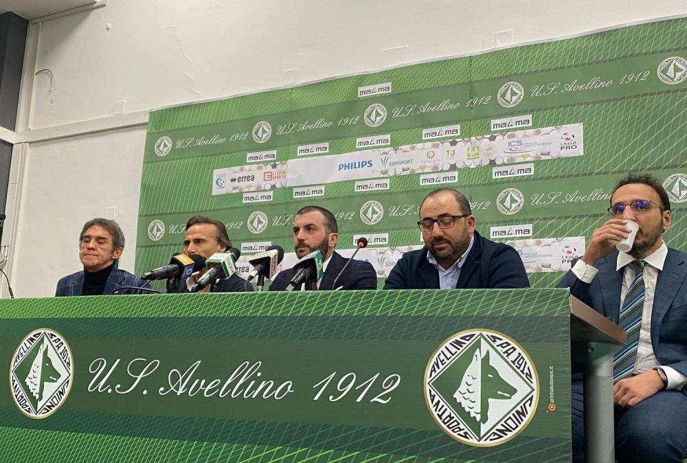 Avellino, assemblea dei soci in atto: il futuro del club si decide nella sede della Innovation Football