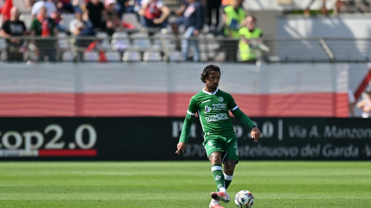 Izzo sui social: "A Monza non siamo riusciti a dimostrare i nostri valori. Testa alla Serie B"